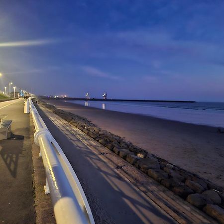 Driftmark Beachfront Location Aberavon Beach Sea Views Large Driveway Parking Private Site Fibre Optic Wi Fi Port Talbot Εξωτερικό φωτογραφία