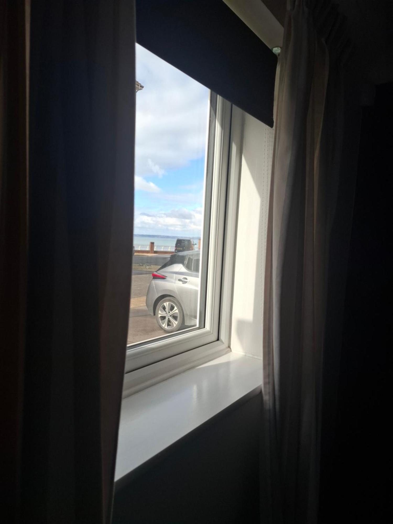 Driftmark Beachfront Location Aberavon Beach Sea Views Large Driveway Parking Private Site Fibre Optic Wi Fi Port Talbot Εξωτερικό φωτογραφία